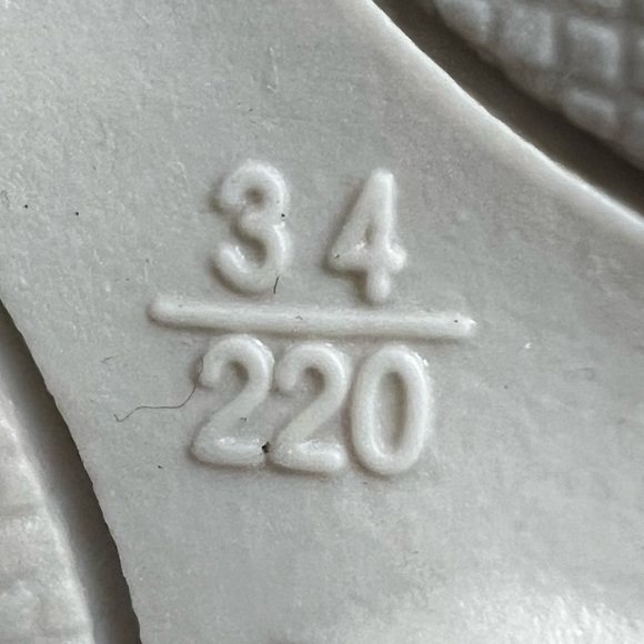 Shoekey Cream Gray Hook And Loop Sneakers Size 34 Big Girl - Picture 4 of 9